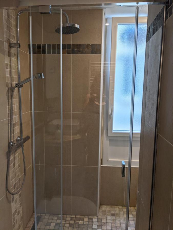 Private Acces To The Flat. Charming Parisian. * Parijs